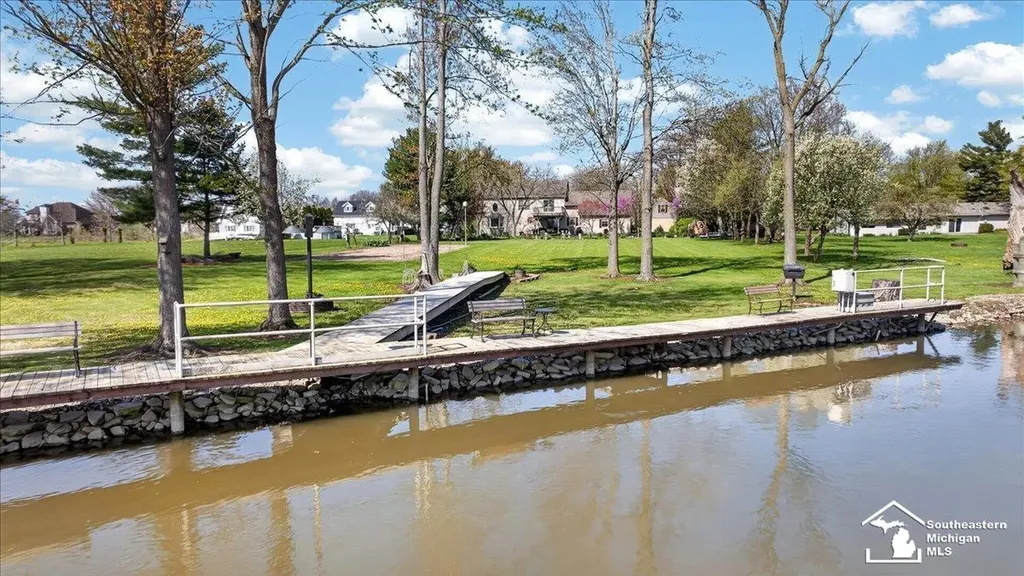 7577 S Huron River Drive South Rockwood Village MI 48179