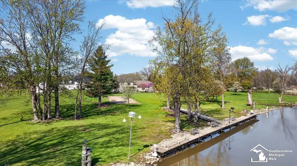 7577 S Huron River Drive South Rockwood Village MI 48179