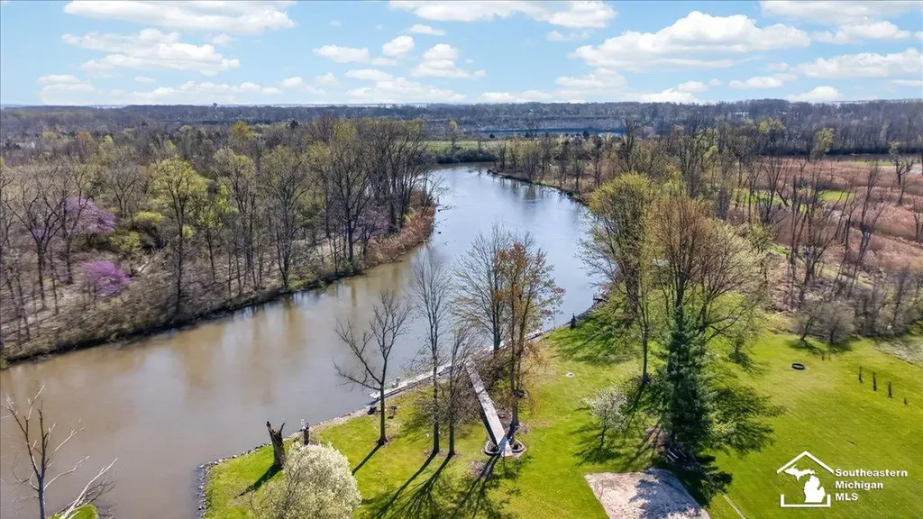 7577 S Huron River Drive South Rockwood Village MI 48179