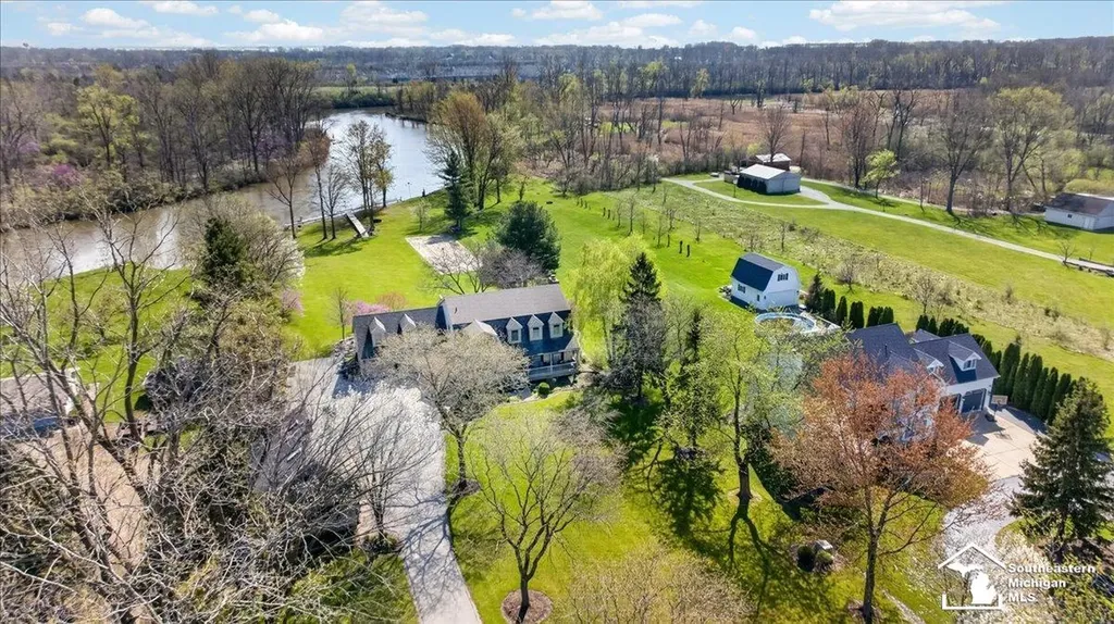 7577 S Huron River Drive South Rockwood Village MI 48179
