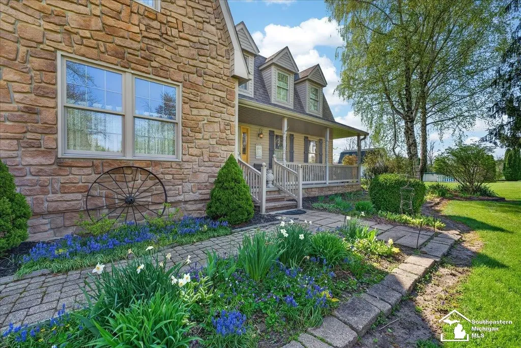 7577 S Huron River Drive South Rockwood Village MI 48179