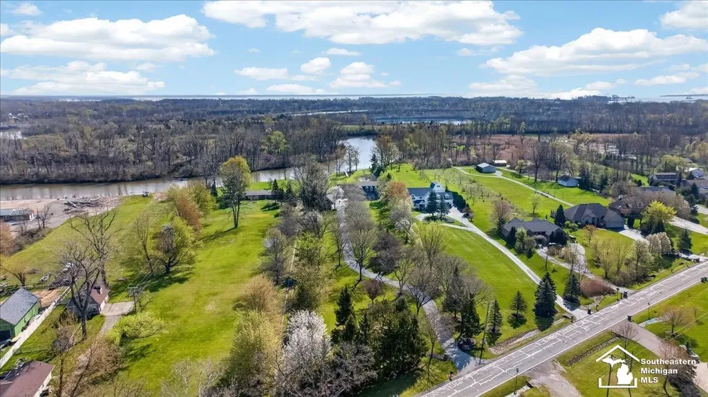 7577 S Huron River Drive South Rockwood Village MI 48179