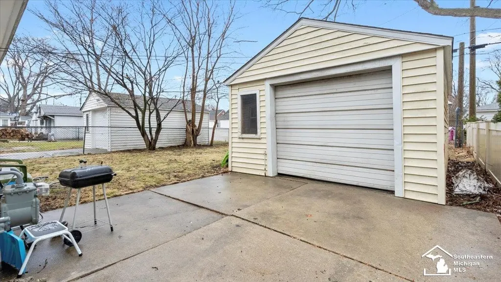 24431 Carlysle Street Dearborn City MI 48124