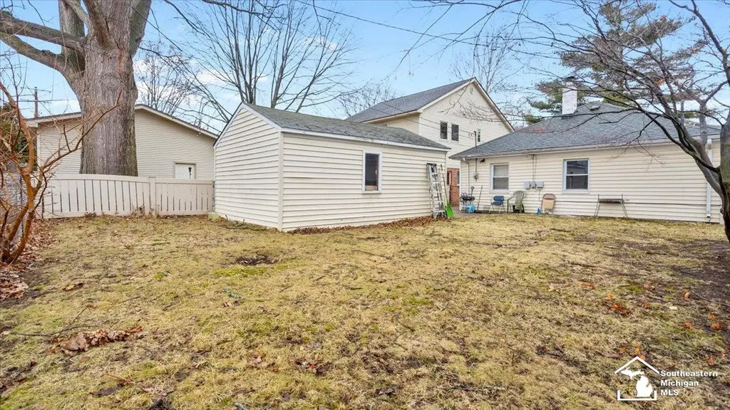 24431 Carlysle Street Dearborn City MI 48124
