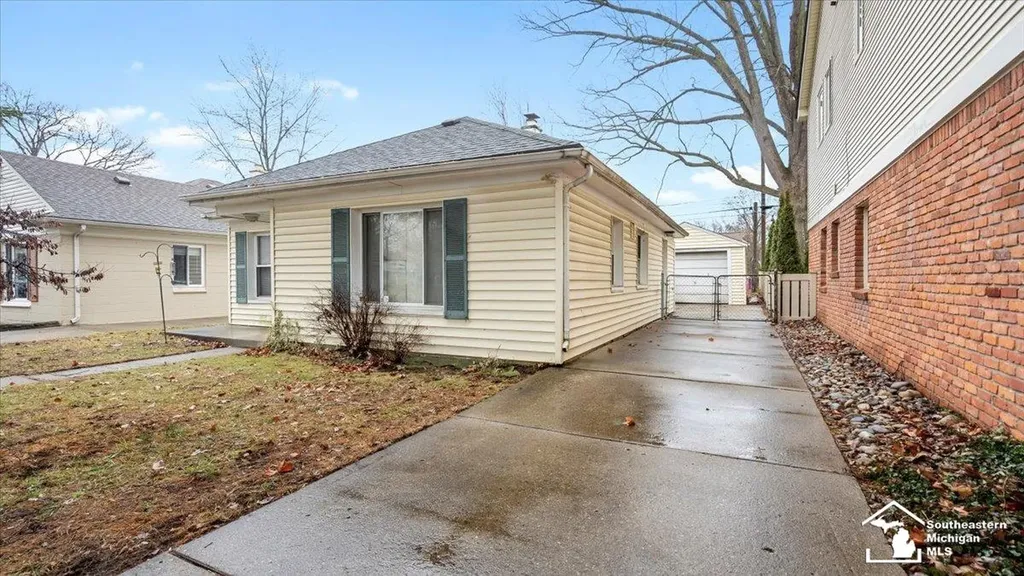 24431 Carlysle Street Dearborn City MI 48124