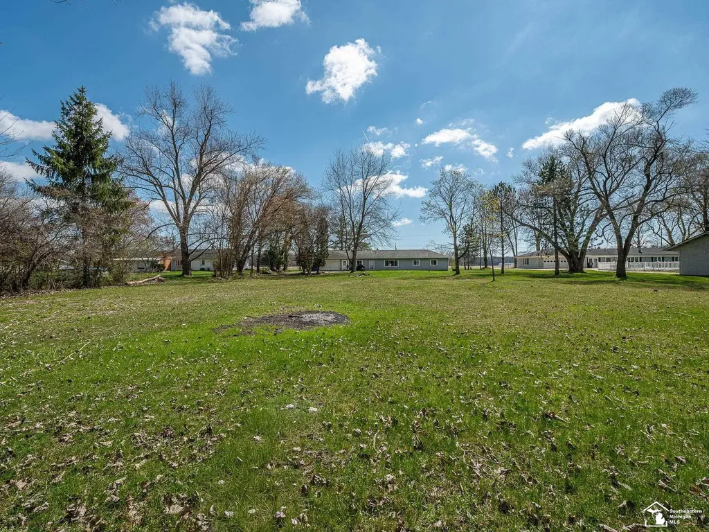 2525 Reinhardt Road Frenchtown Township MI 48162