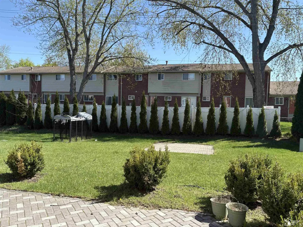 35773 Surrey Court Romulus City MI 48174