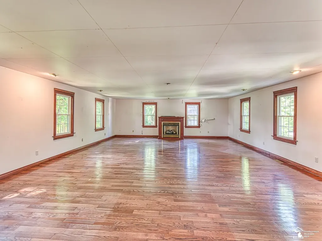 1660 W Sterns Road Bedford Township MI 48182