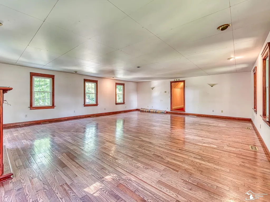 1660 W Sterns Road Bedford Township MI 48182