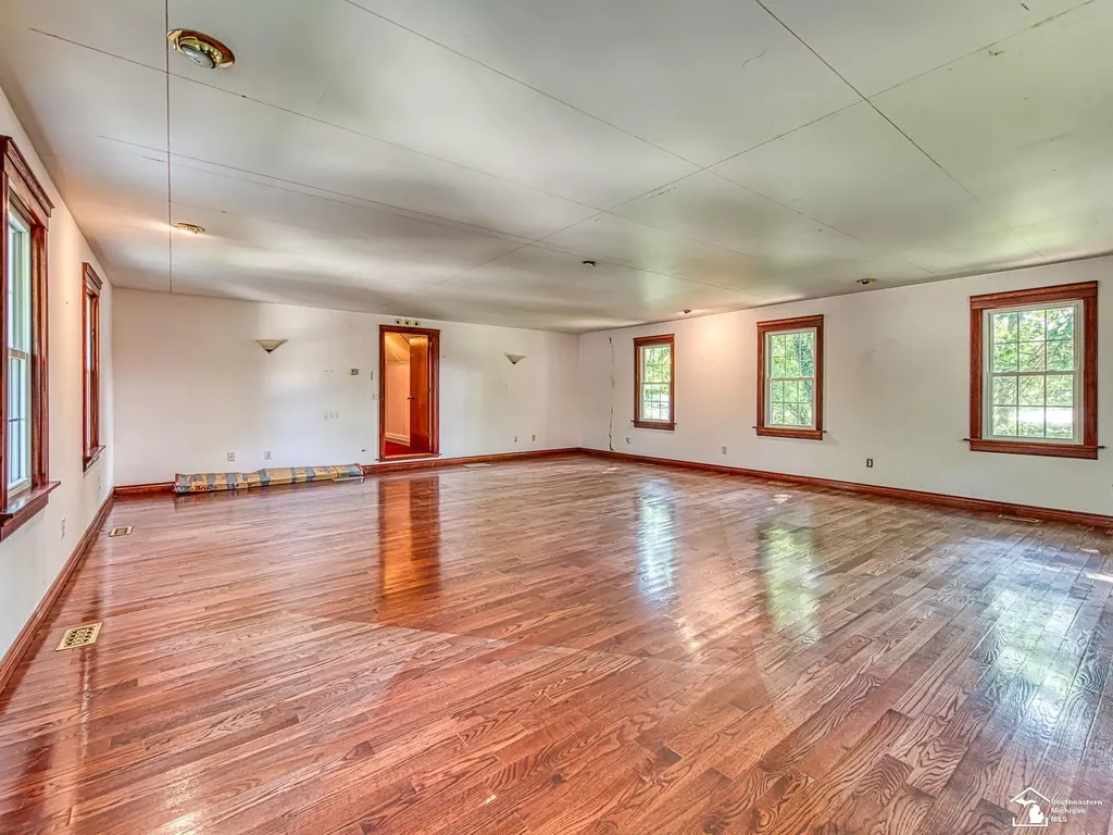 1660 W Sterns Road Bedford Township MI 48182