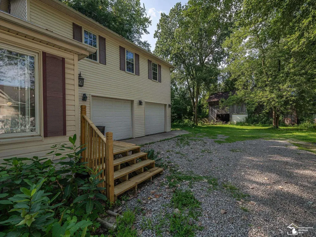 1660 W Sterns Road Bedford Township MI 48182