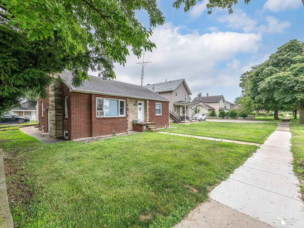 926 E Front Street Monroe City MI 48161