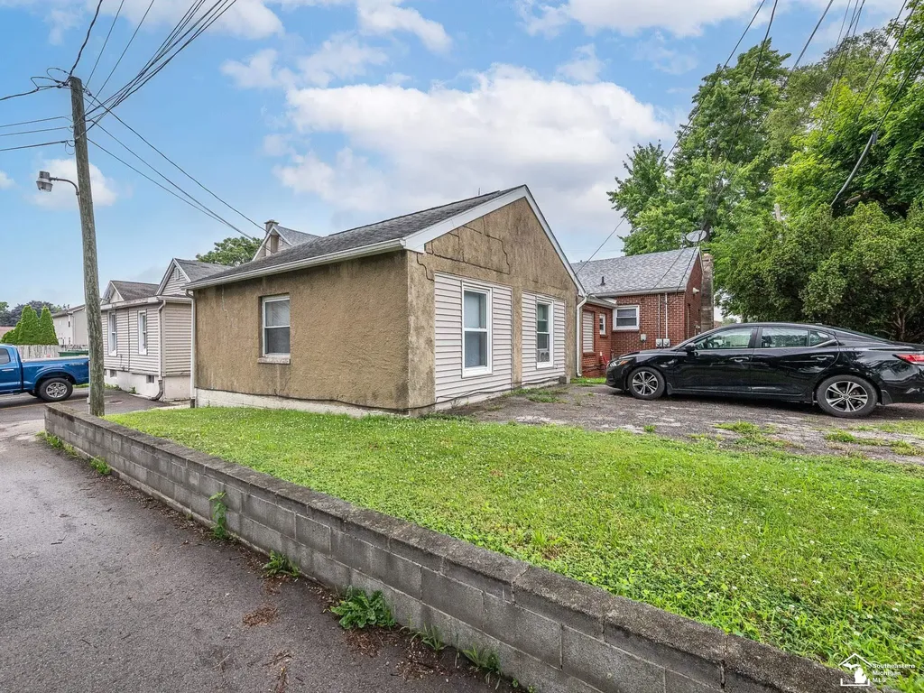 926 E Front Street Monroe City MI 48161