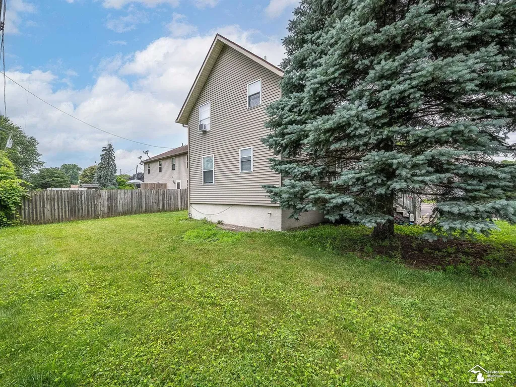 926 E Front Street Monroe City MI 48161