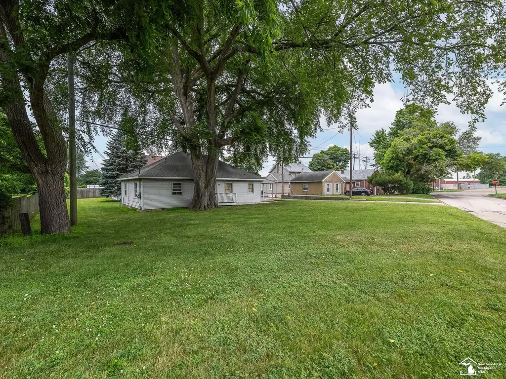 926 E Front Street Monroe City MI 48161