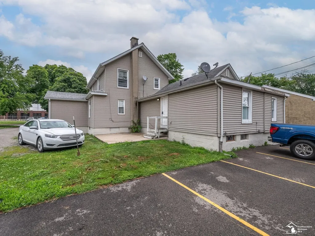 926 E Front Street Monroe City MI 48161