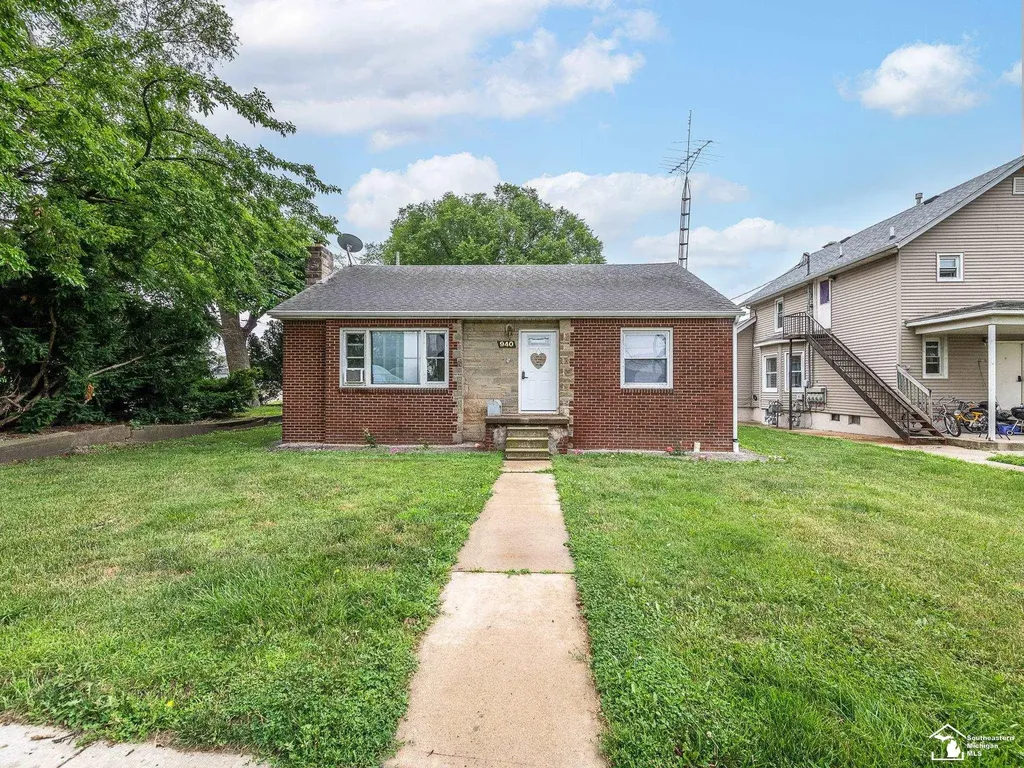 926 E Front Street Monroe City MI 48161