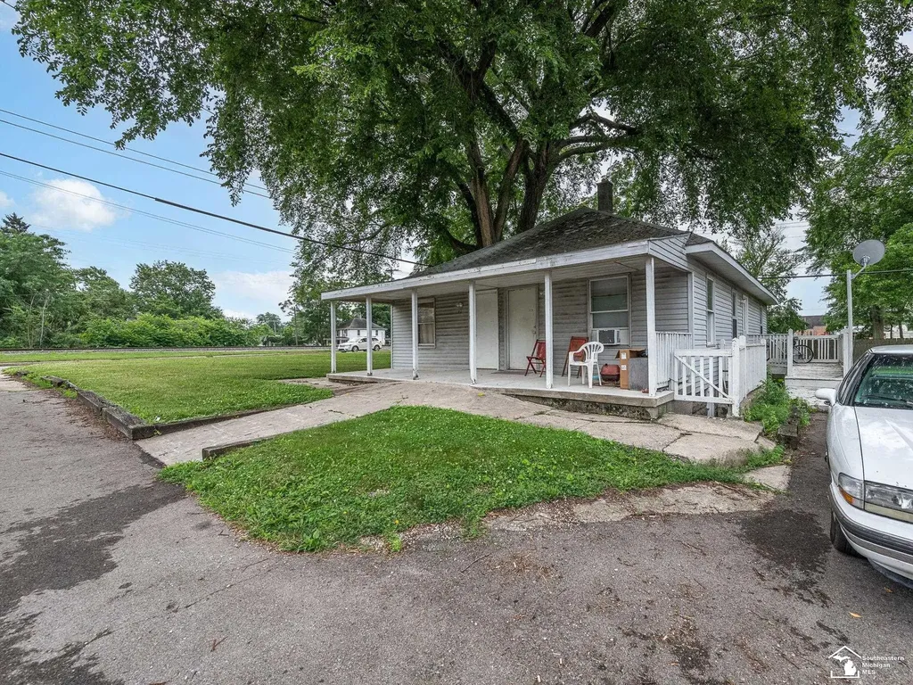 926 E Front Street Monroe City MI 48161
