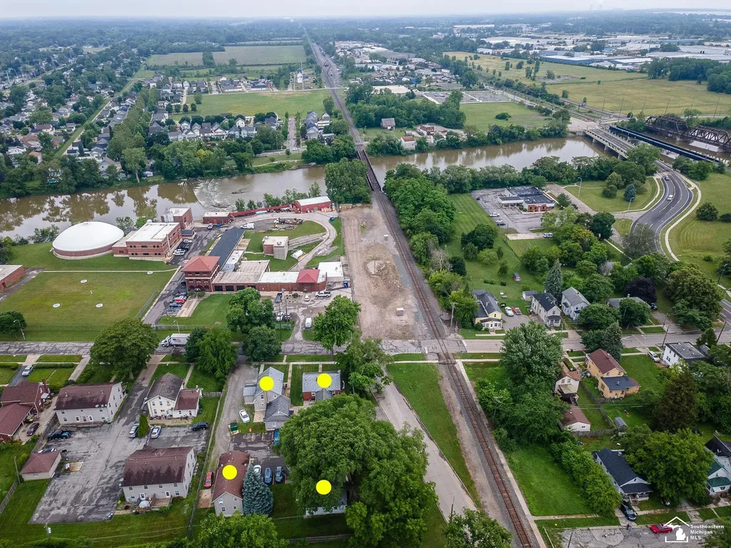 926 E Front Street Monroe City MI 48161