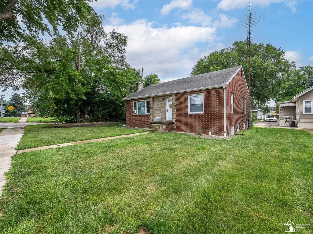 926 E Front Street Monroe City MI 48161