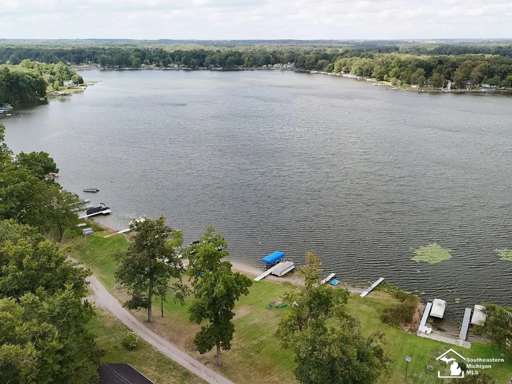 9911 Lake Drive Camden Township MI 49255