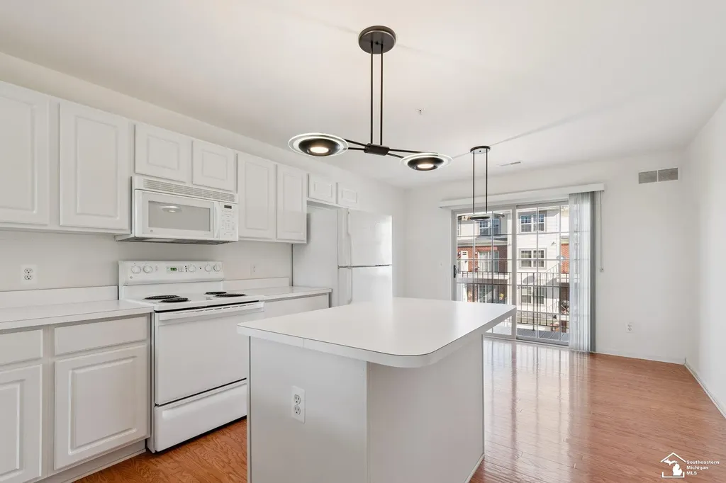 3237 Newbury Place Troy City MI 48084