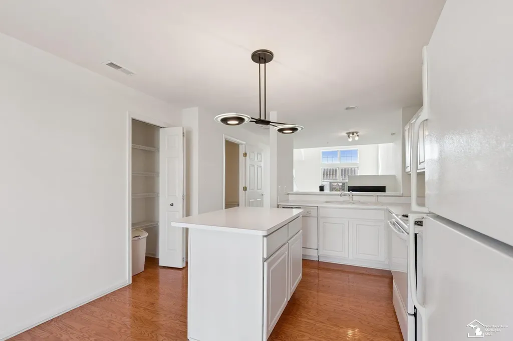 3237 Newbury Place Troy City MI 48084