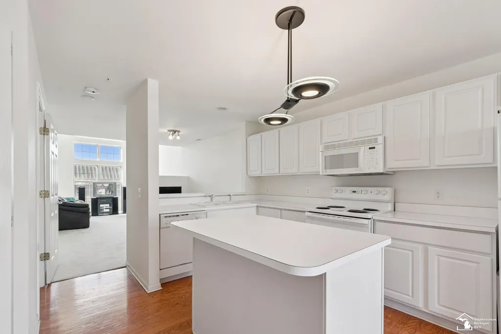 3237 Newbury Place Troy City MI 48084