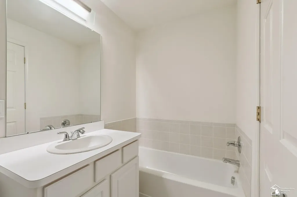 3237 Newbury Place Troy City MI 48084
