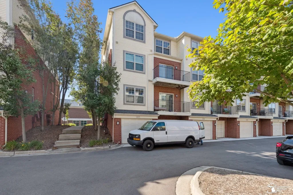 3237 Newbury Place Troy City MI 48084