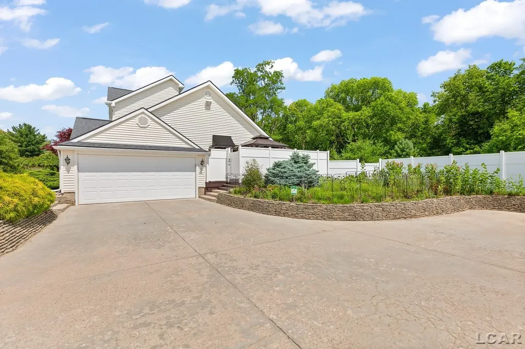 817 Outer Drive Tecumseh City MI 49286