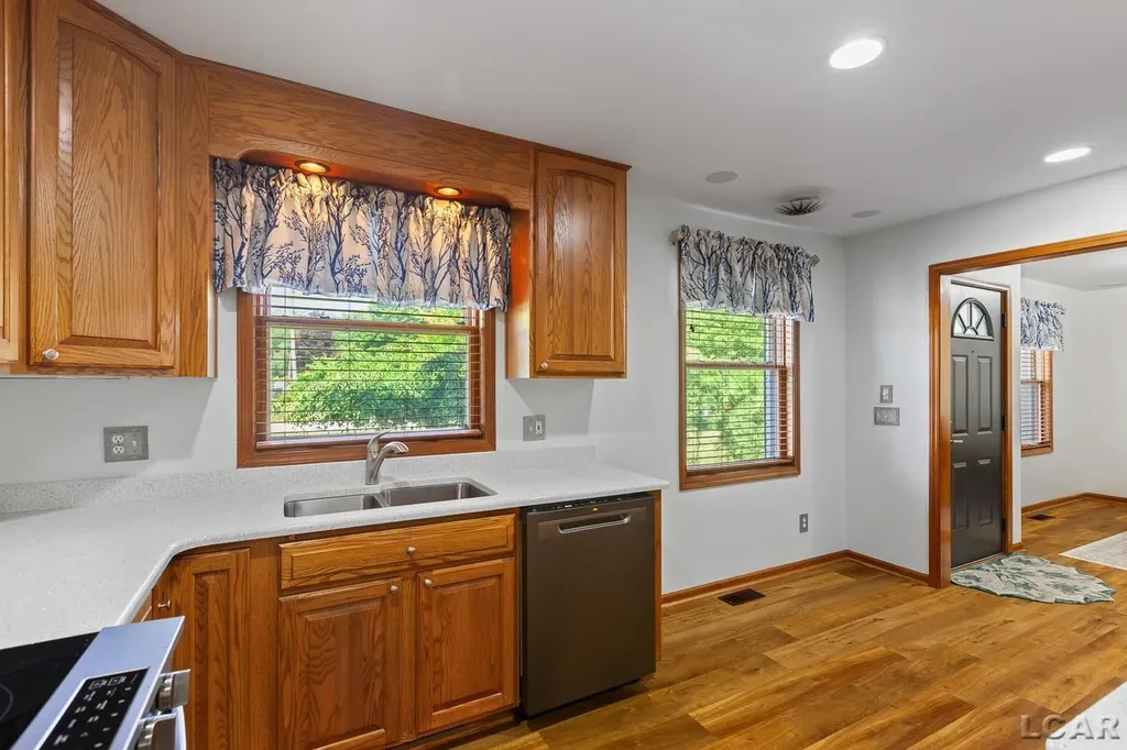 817 Outer Drive Tecumseh City MI 49286
