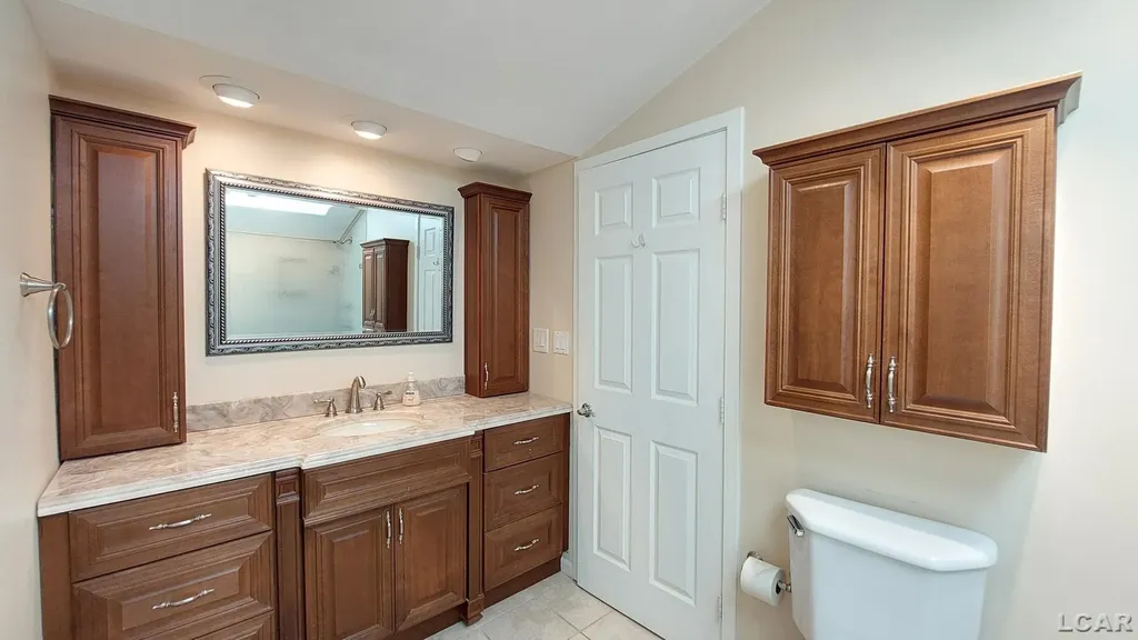 1359 Lake Shore Drive Brooklyn Village MI 49230
