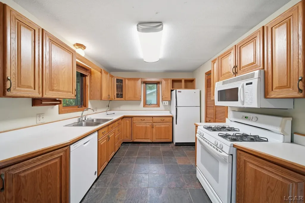 295 Ridgeway Drive Cambridge Township MI 49230