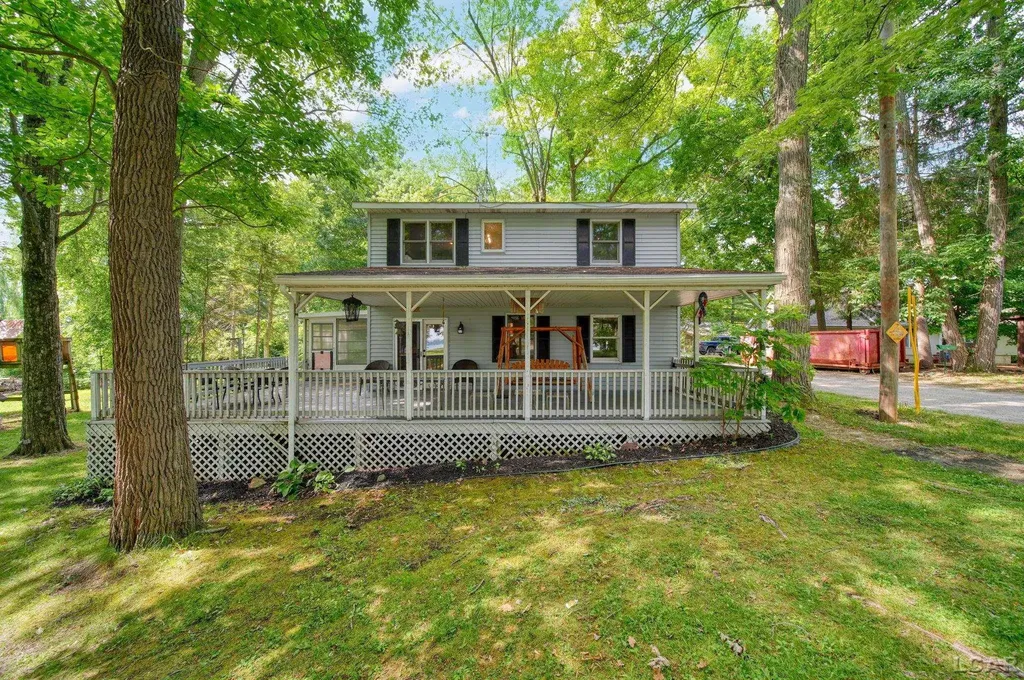 295 Ridgeway Drive Cambridge Township MI 49230