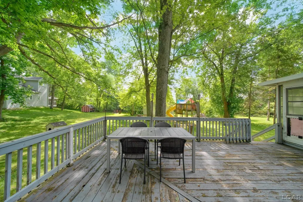 295 Ridgeway Drive Cambridge Township MI 49230