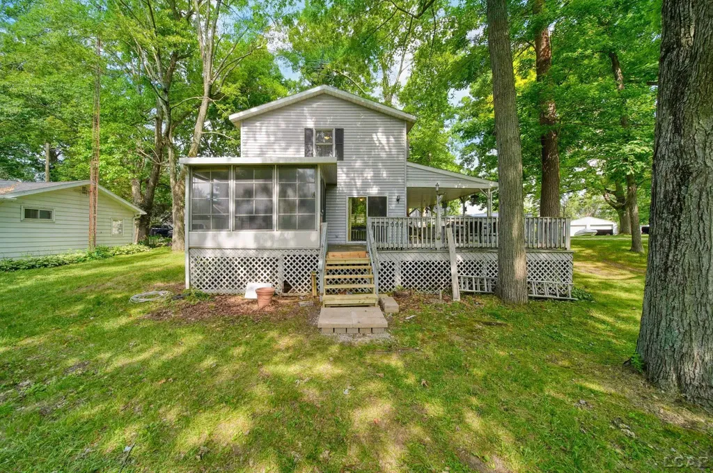 295 Ridgeway Drive Cambridge Township MI 49230