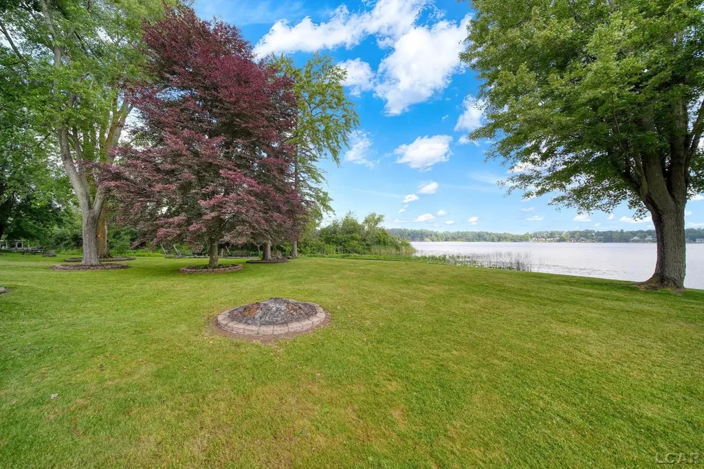 295 Ridgeway Drive Cambridge Township MI 49230