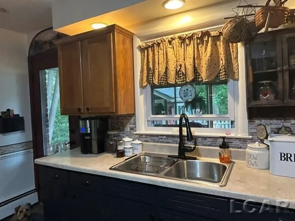 32080 W 9-mile Road Farmington Hills City MI 48336