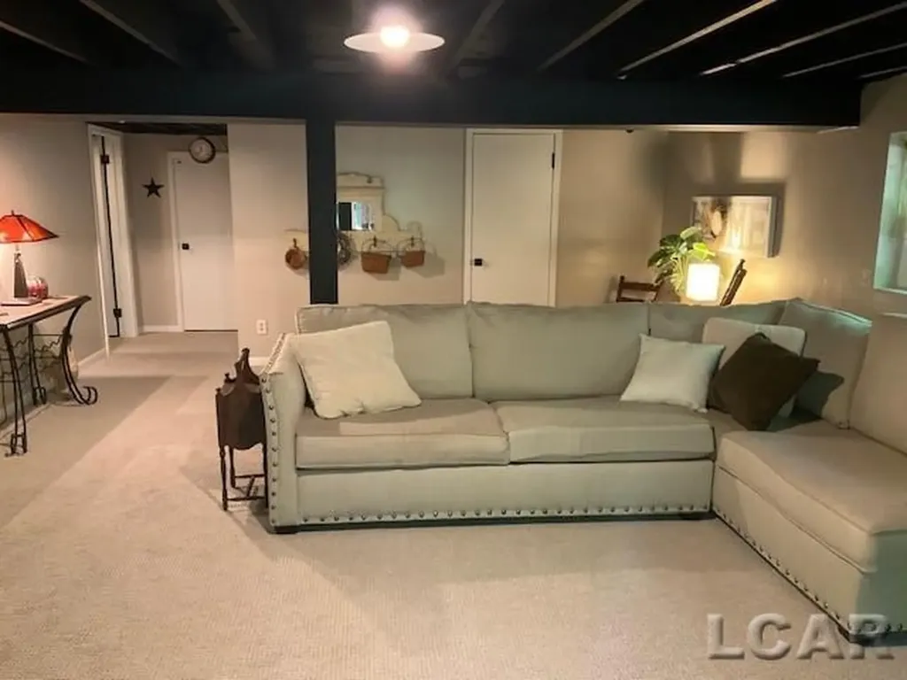 32080 W 9-mile Road Farmington Hills City MI 48336