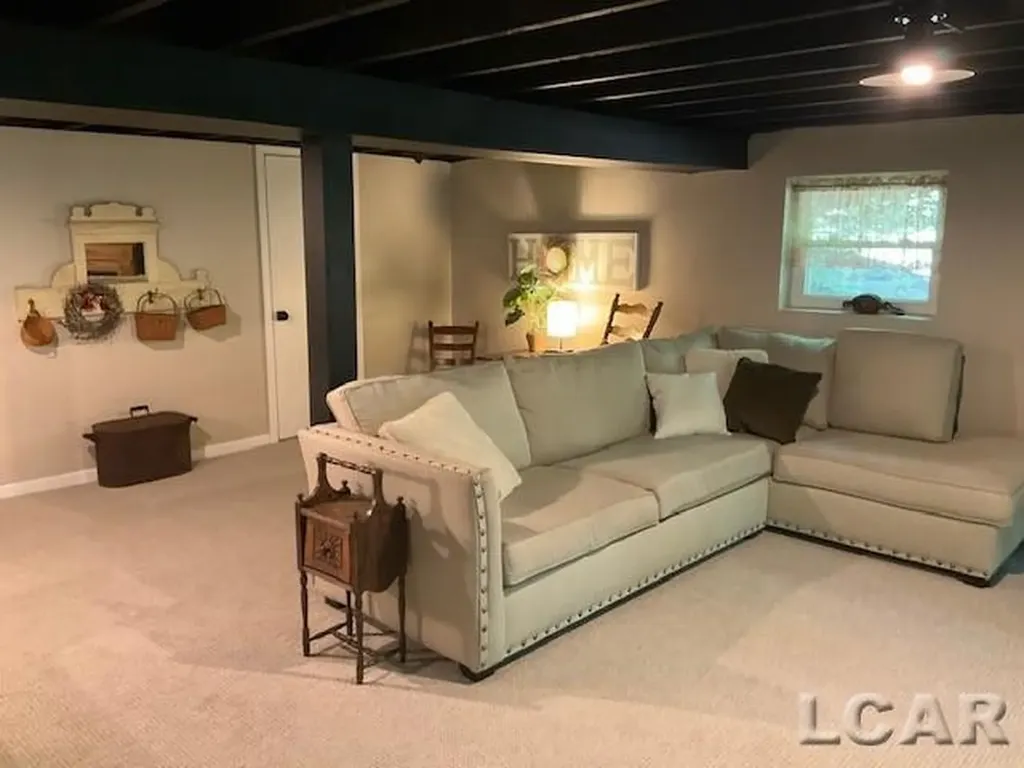 32080 W 9-mile Road Farmington Hills City MI 48336
