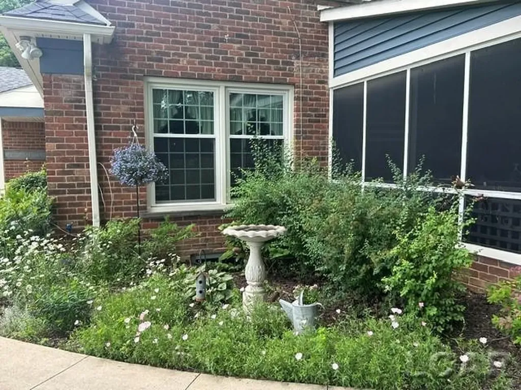 32080 W 9-mile Road Farmington Hills City MI 48336