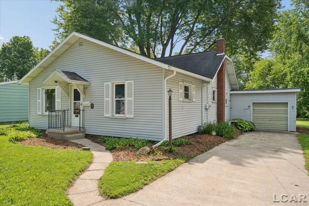 1237 Vine Street Adrian City MI 49221