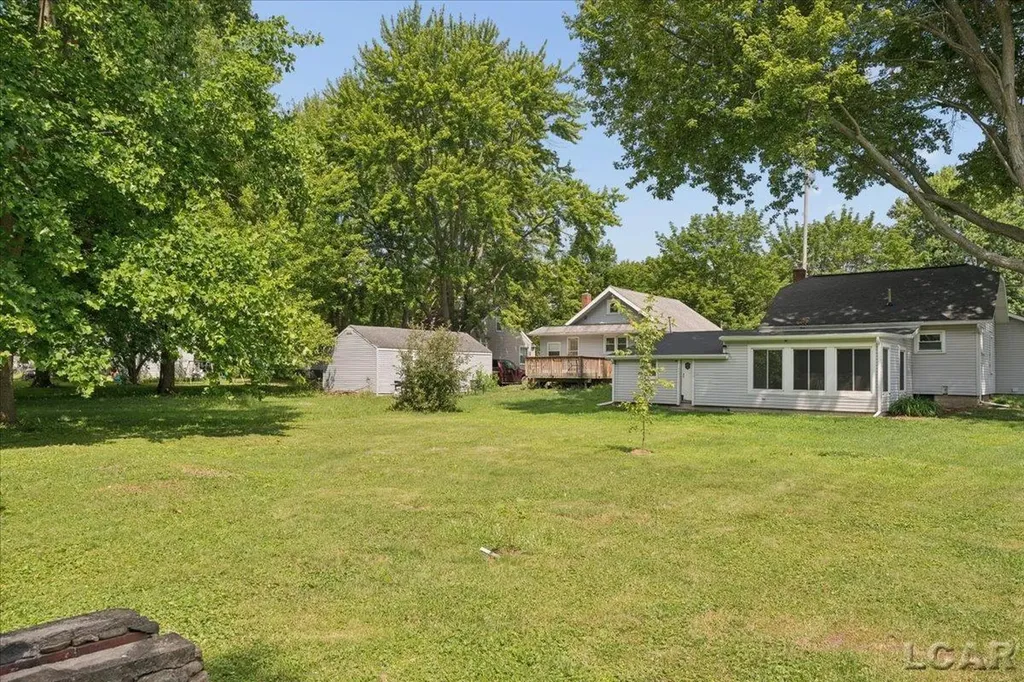 1237 Vine Street Adrian City MI 49221