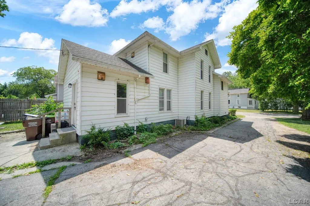 225 Seeley Street Adrian City MI 49221