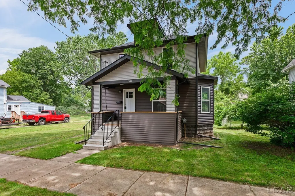 138 E Robinson Street Jackson City MI 49203