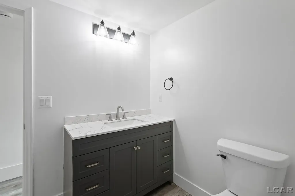 138 E Robinson Street Jackson City MI 49203