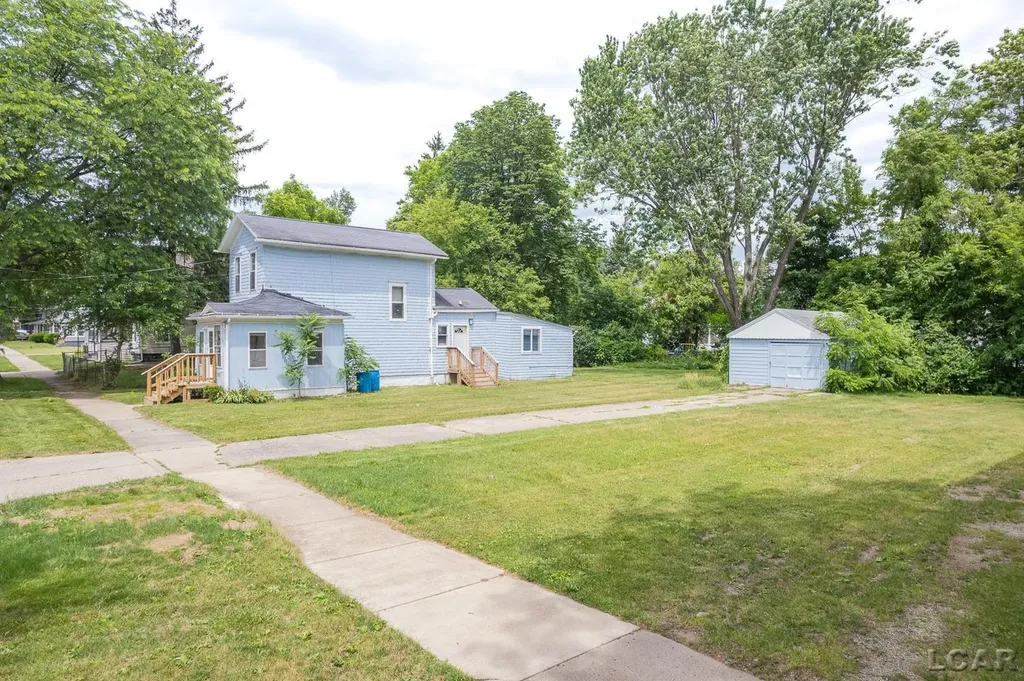 138 E Robinson Street Jackson City MI 49203