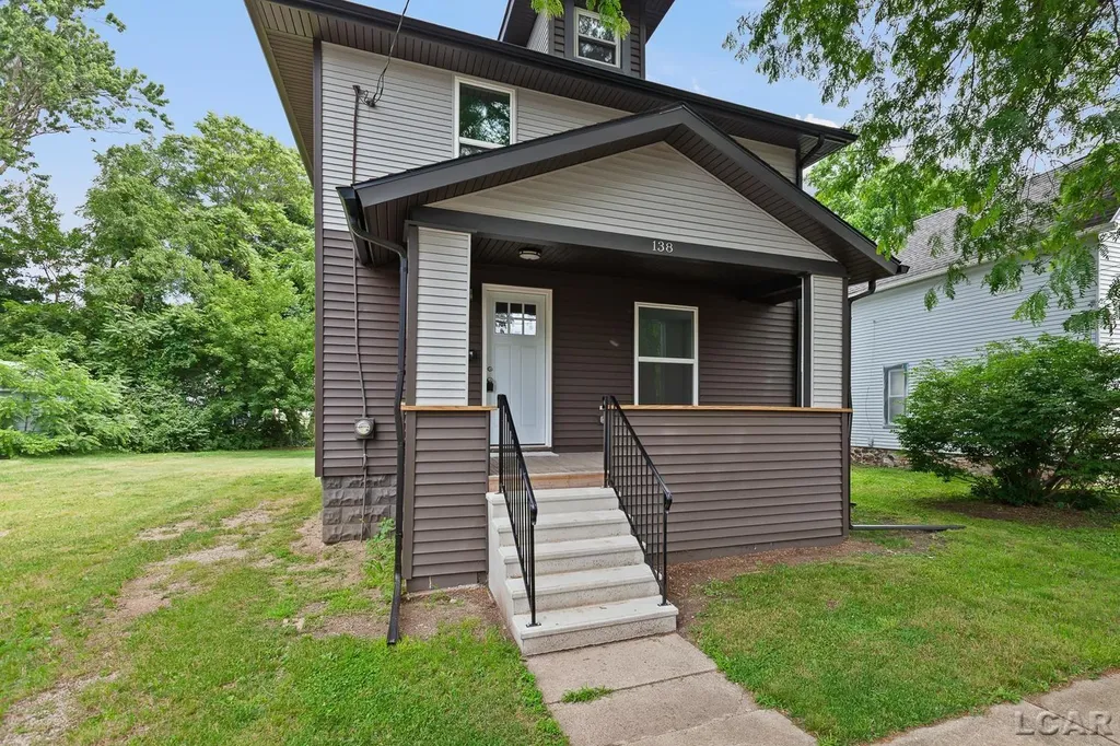 138 E Robinson Street Jackson City MI 49203
