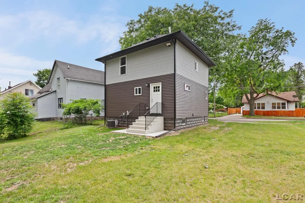 138 E Robinson Street Jackson City MI 49203